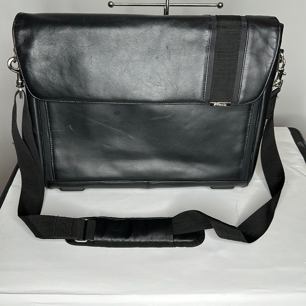 Targus leather computer bag messenger bag